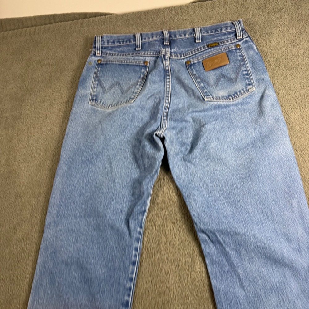 Wrangler 13MWZPW Cowboy Cut Light Wash Jeans Mens 33x34 Straight Leg Distressed